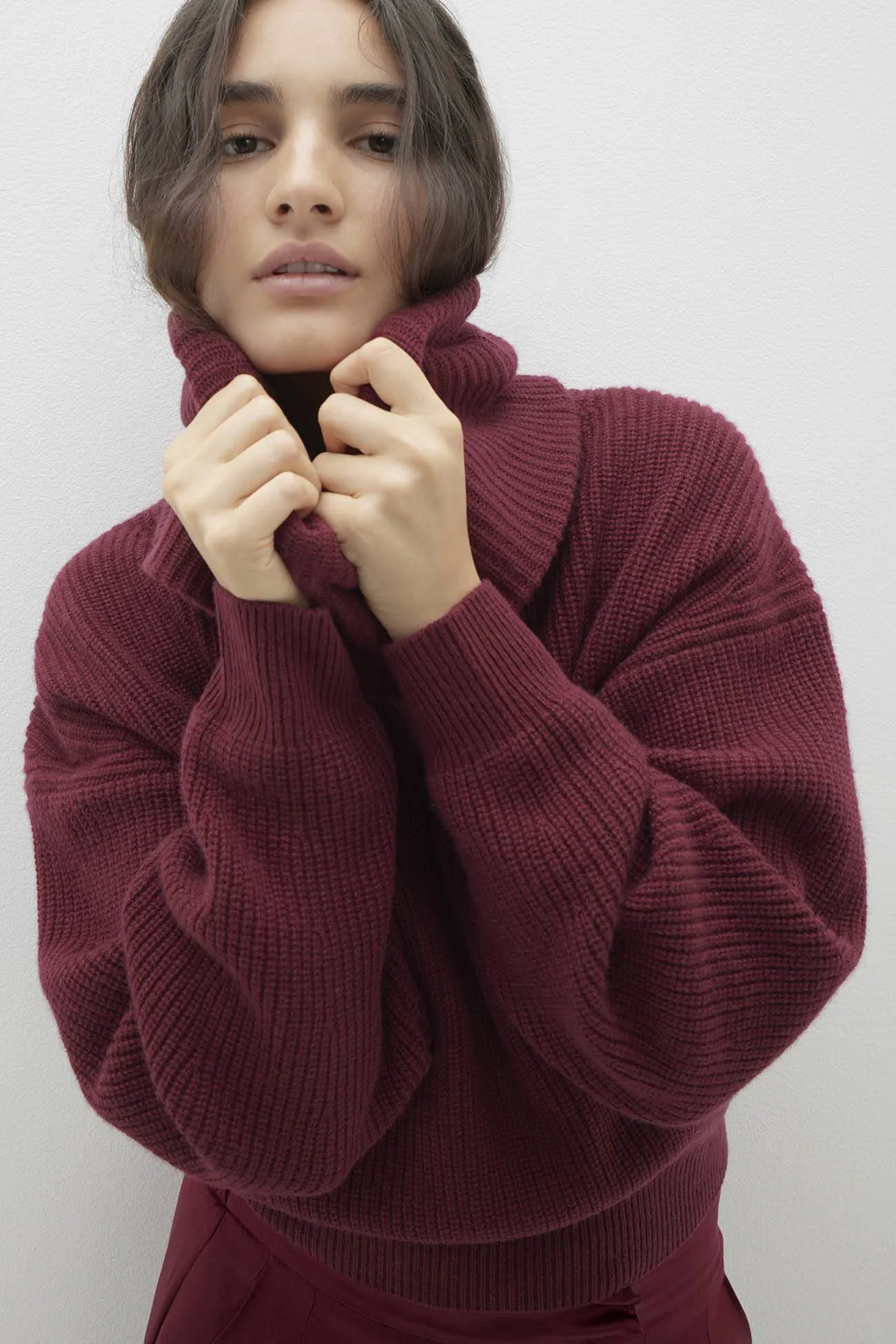 ALAYAH CASHMERE TURTLENECK SWEATER