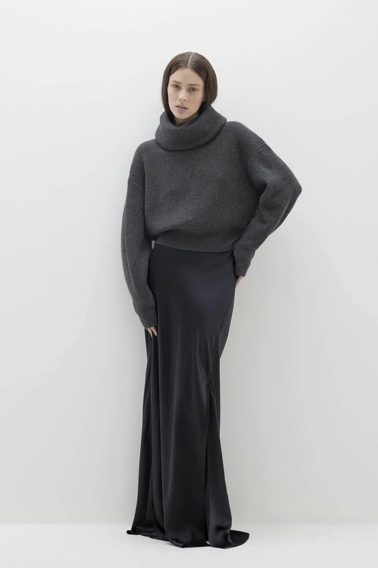 ALAYAH CASHMERE TURTLENECK SWEATER