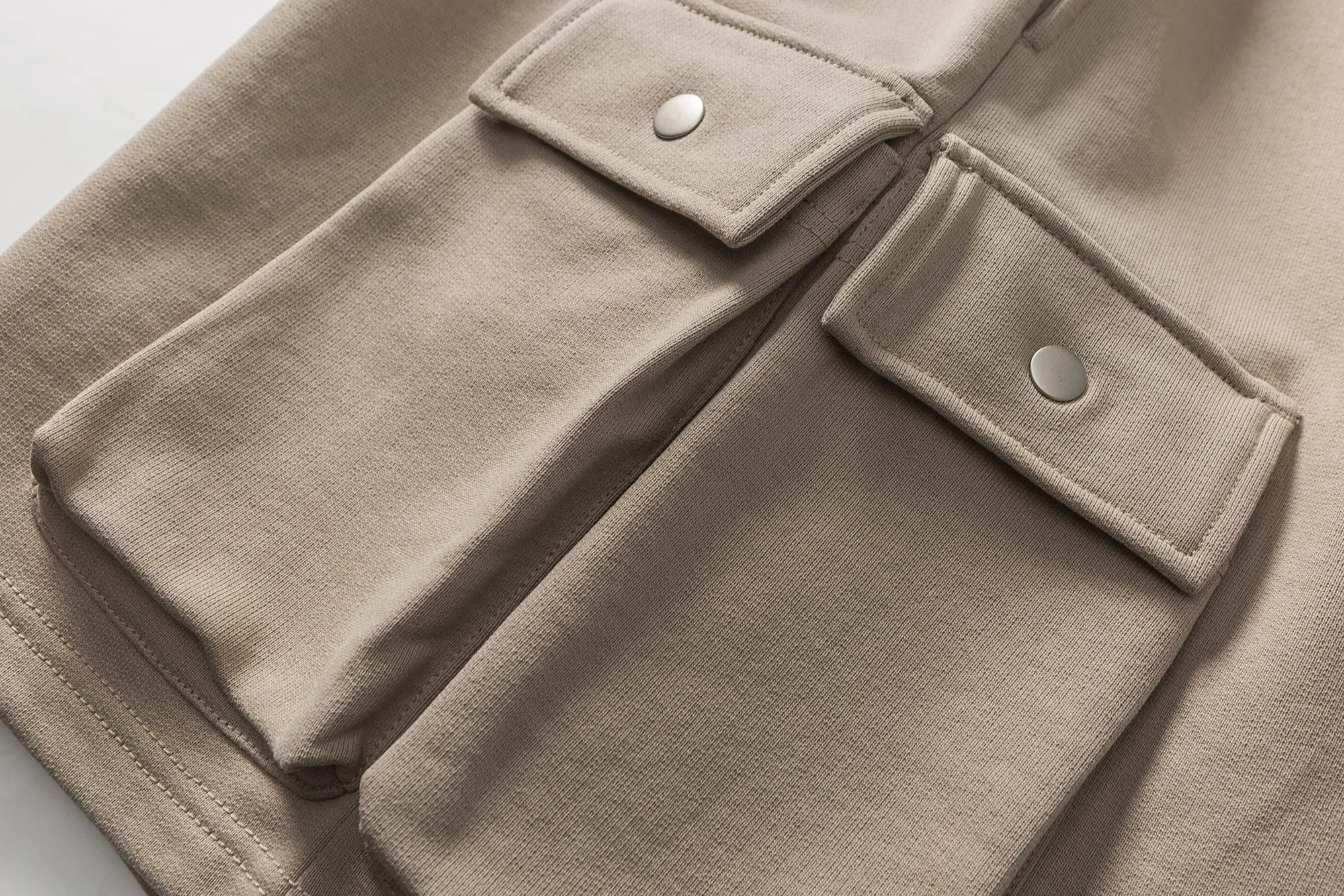 Cargo Sweater Shorts In Light Khaki