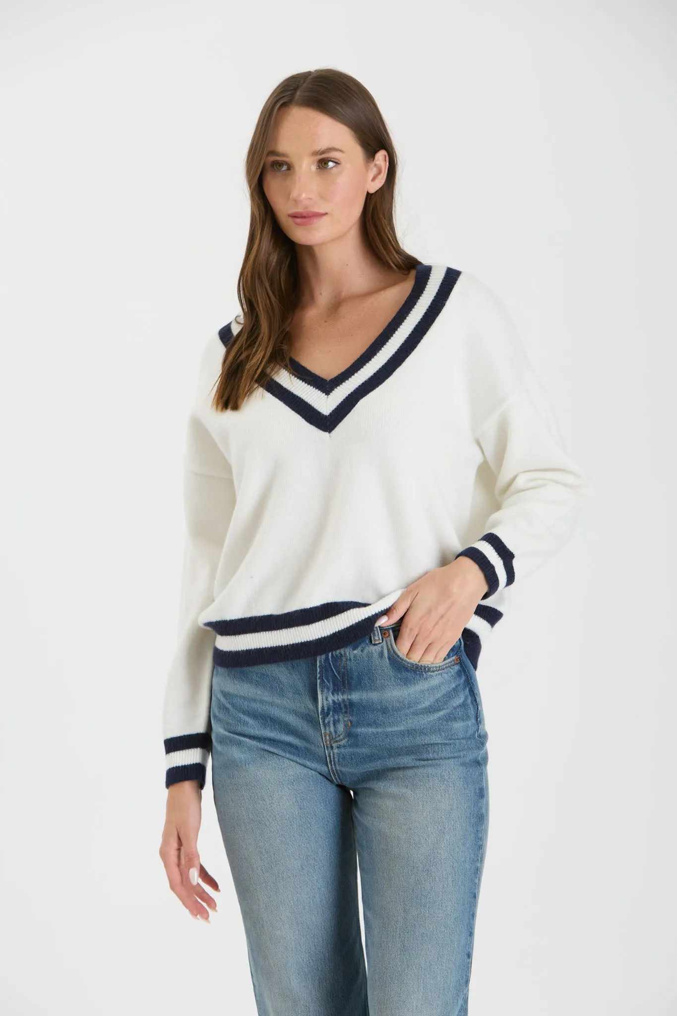 CONTRAST LINE V NECK LONG SLEEVE KNIT SWEATER