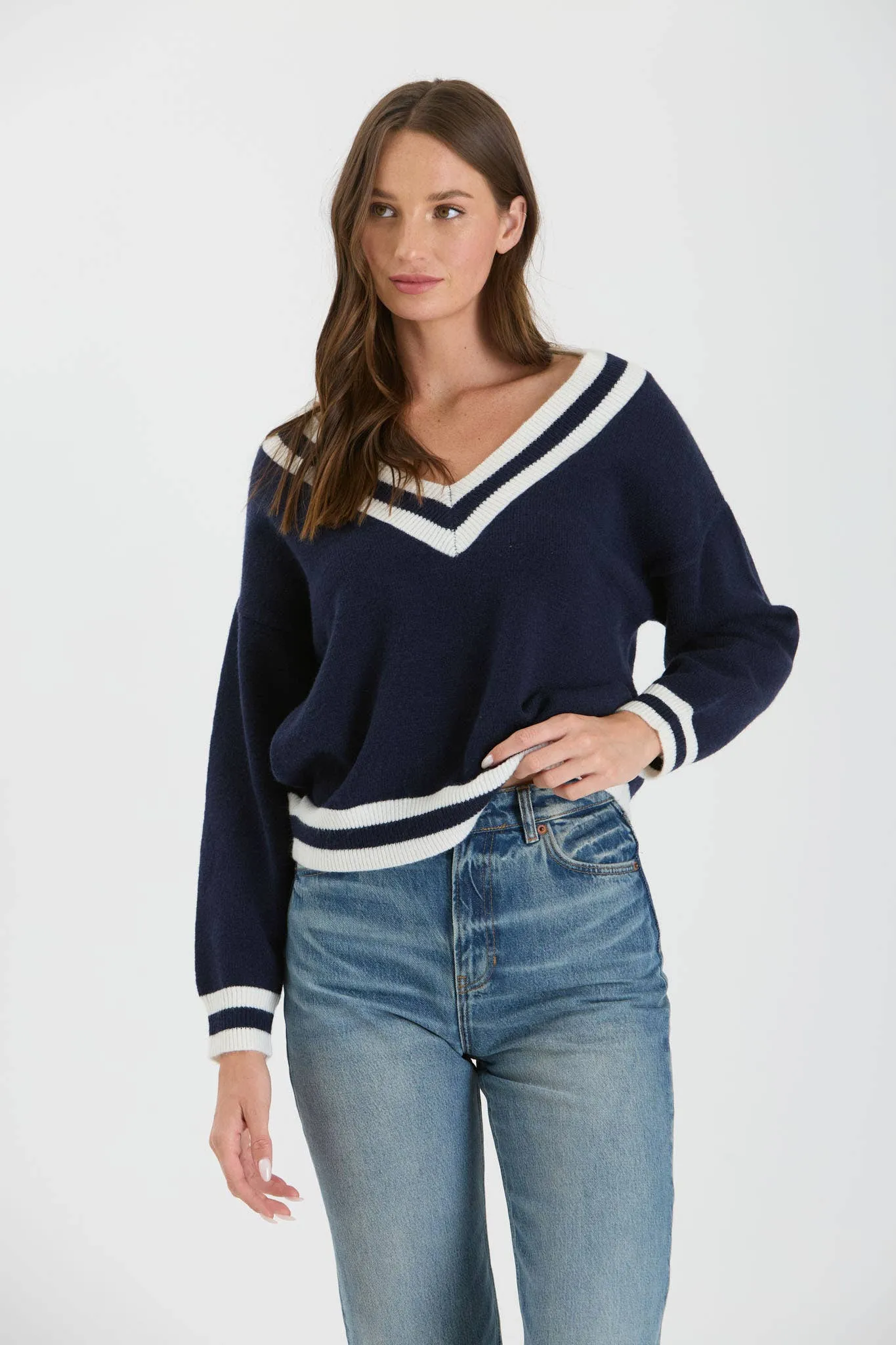 CONTRAST LINE V NECK LONG SLEEVE KNIT SWEATER