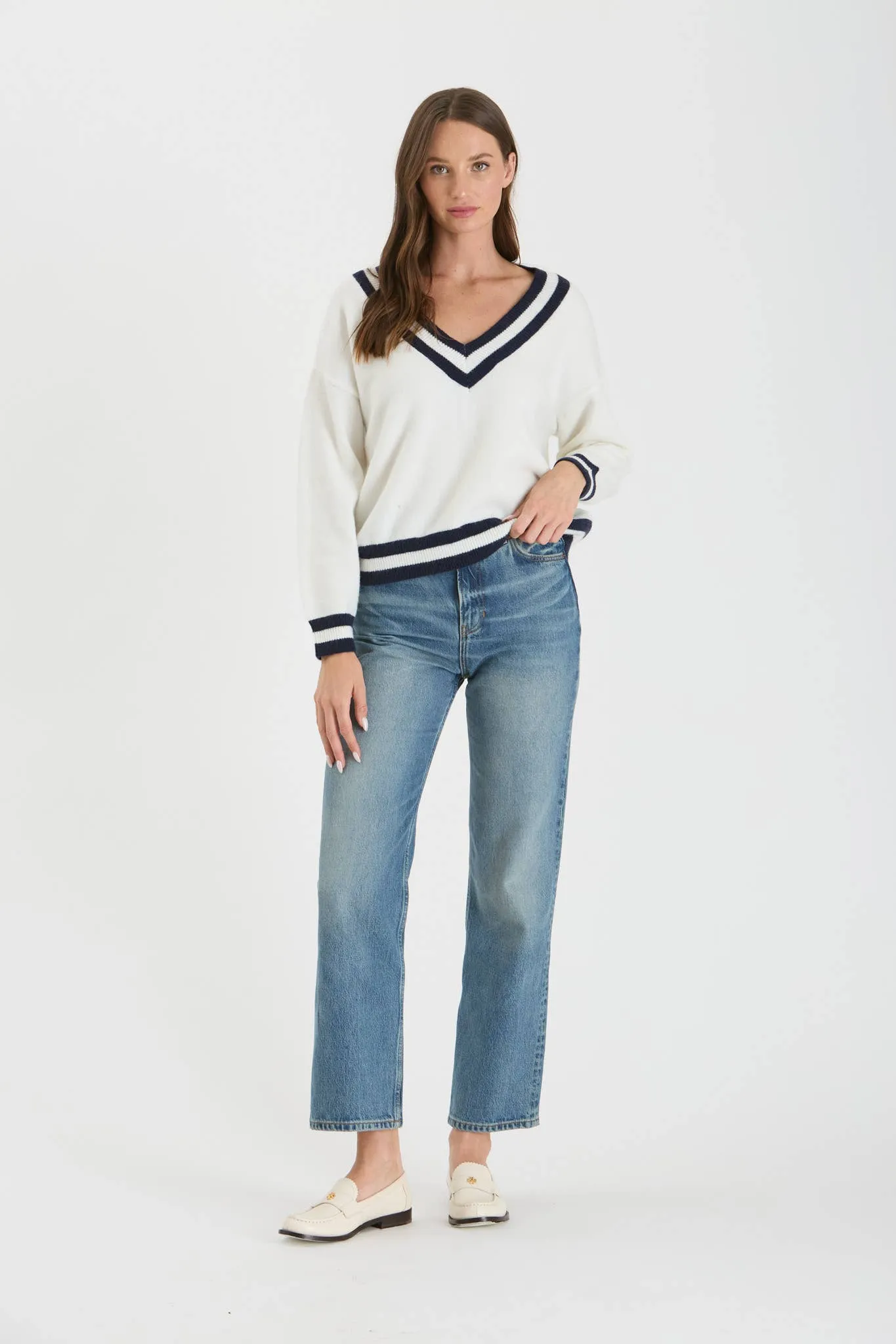 CONTRAST LINE V NECK LONG SLEEVE KNIT SWEATER