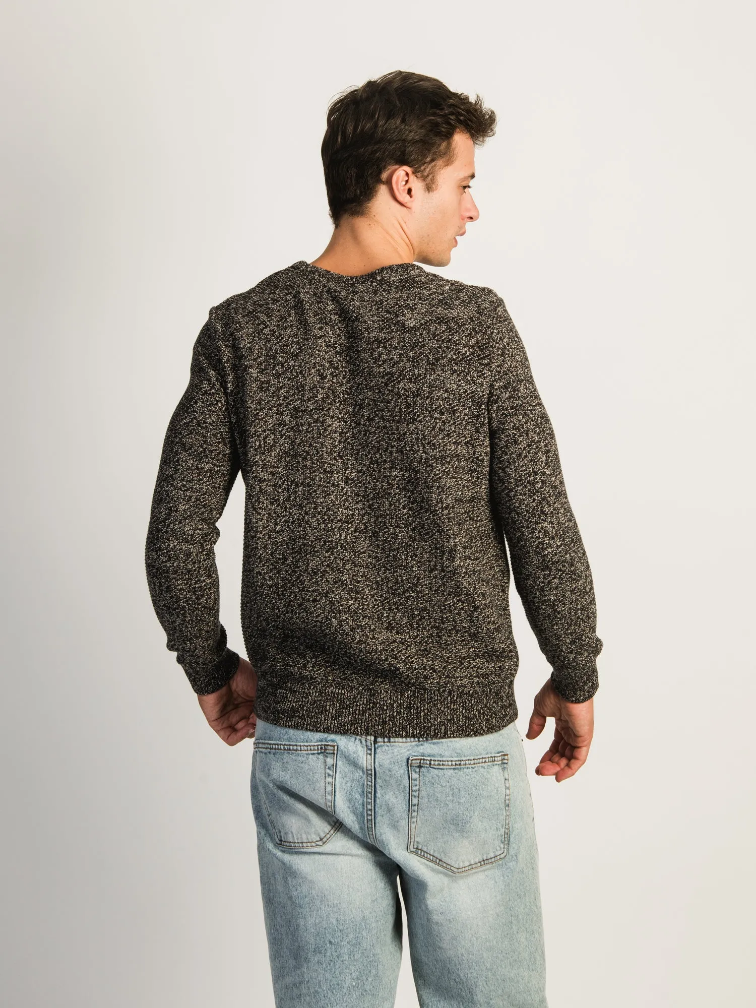 KOLBY TEXTURED CREWNECK SWEATER - BROWN