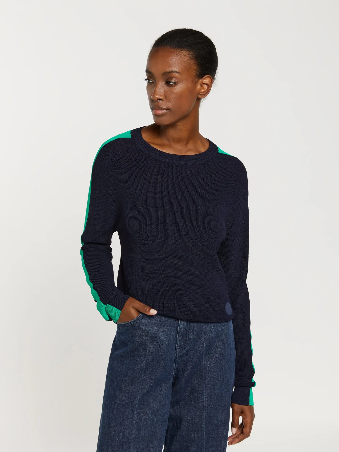 Lateral stripe sweater