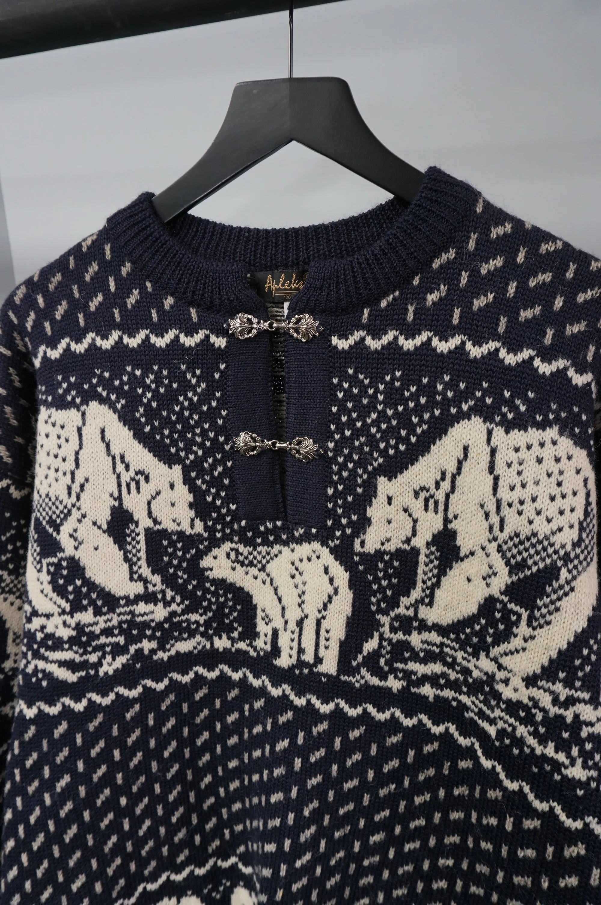 (M) Vtg 100% Wool Polar Bear Sweater