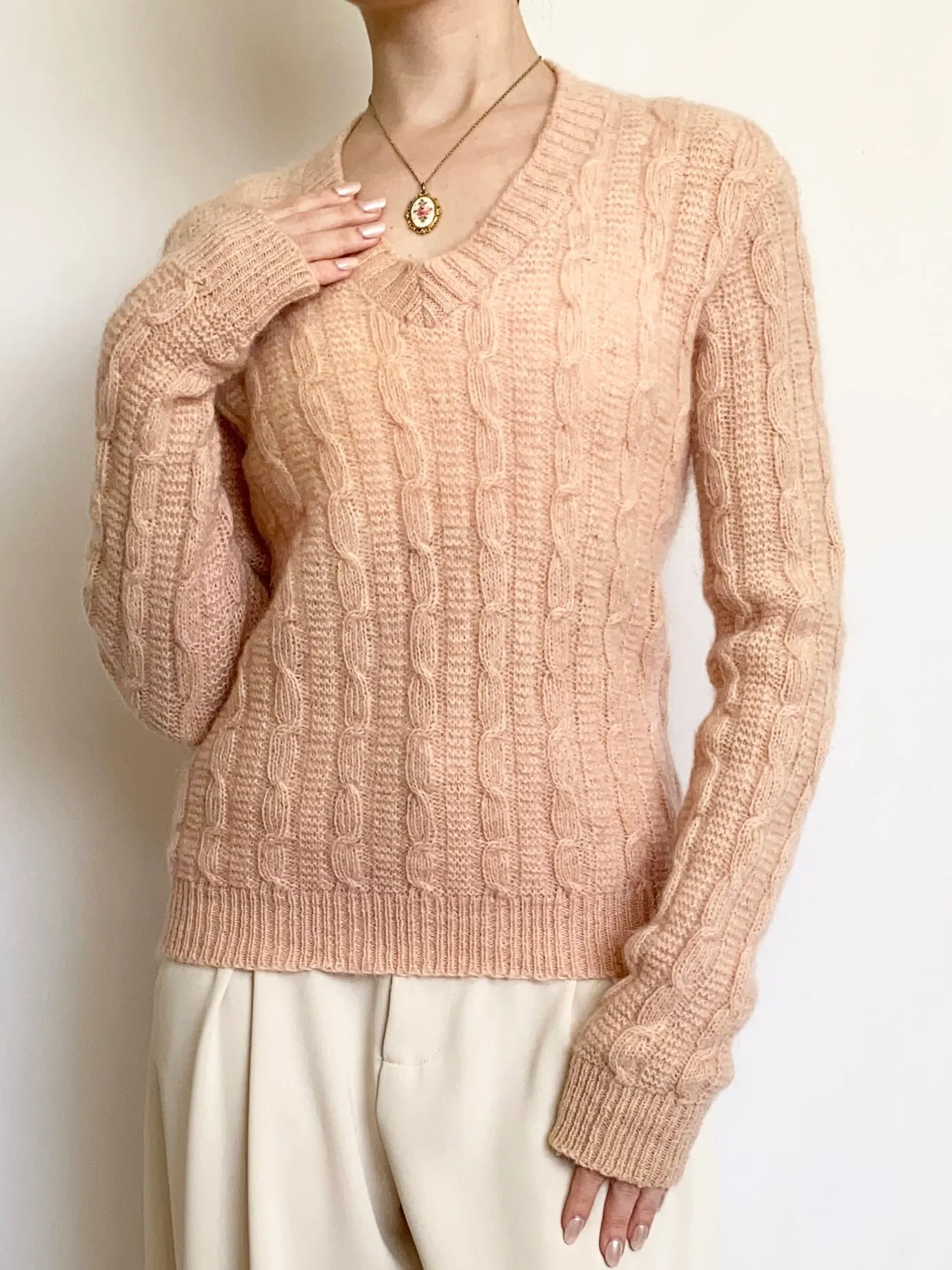 Peach 1950s Mohair V-Neck Cable Knit Sweater (XS)